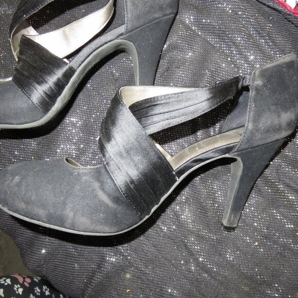 BOGO Fergalicious by Fergie Black Micro Suede & Satin Heels Pumps size 11 - Picture 9 of 15